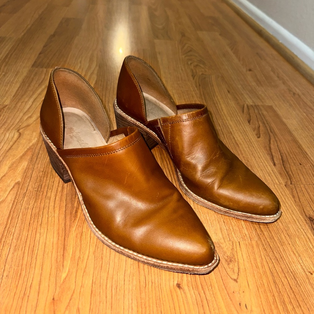 Madewell The Brady Lowcut Bootie in ENGLISH SADDLE.